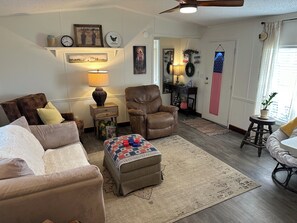 Unclassified image, 4 of 20, button