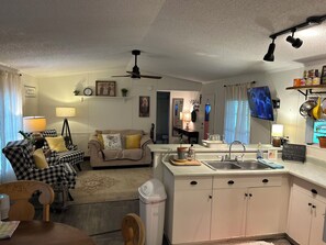 Unclassified image, 3 of 20, button