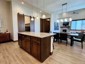 Dining - Alpine Luxe Loft- Hot Tub, Fireplace, Views, Ski Shuttle, Tub, Centrally Located (Fraser)