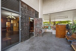 Exterior detail - Heart of Ala Moana|W/D, AC, Free Parking (Honolulu)