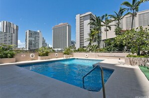 Pool - Heart of Ala Moana|W/D, AC, Free Parking (Honolulu)