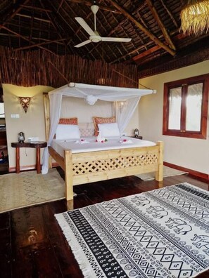In-room safe, blackout curtains, free WiFi - MONKEY MOUNTAIN LODGE (Mtende)