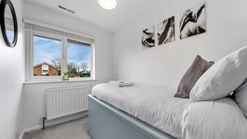 Fer et planche à repasser, accès Internet, draps fournis