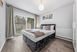 Bügeleisen/Bügelbrett, Internetzugang, Bettwäsche