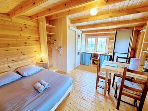 1 bedroom, internet, bed sheets