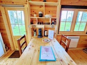 Unclassified image, 2 of 23, button