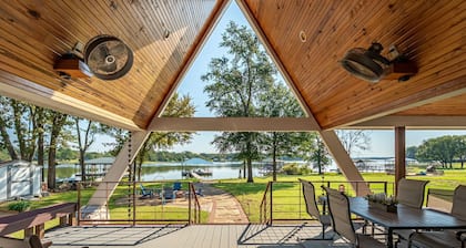 Serene 3 Bedroom Lakefront Retreat for Fishing, Games and Water Fun