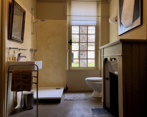 Shower, hair dryer, towels, soap - La Chartreuse (Bergerac)