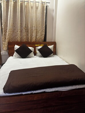 Deluxe Room, City View | Free WiFi - P1 Staycation (Pune)