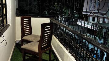 Deluxe Room, City View | Property grounds