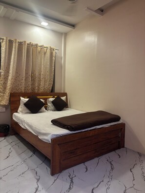 Deluxe Room, City View - P1 Staycation (Pune)