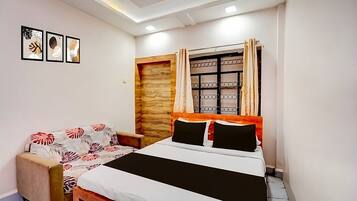 Rom – deluxe, byutsikt | Wi-fi (inkludert)