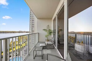 Property grounds - Nice cozy Lake condo, Disney & NASA launches view! (Orlando)