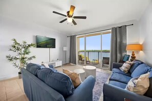 Living area - Nice cozy Lake condo, Disney & NASA launches view! (Orlando)