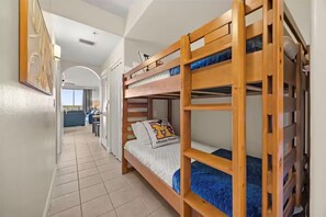 1 bedroom, iron/ironing board, Internet, bed sheets - Nice cozy Lake condo, Disney & NASA launches view! (Orlando)