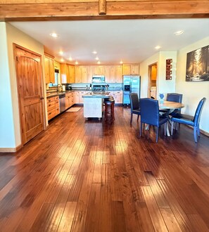Fridge, microwave, oven, stovetop - Rim Retreat in the Pines, modern, cozy cabin nestled in the Ponderosa Pines. (Pine)