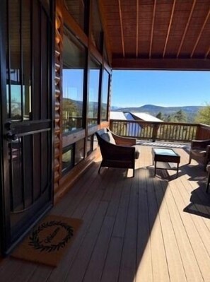Terrace/patio - Rim Retreat in the Pines, modern, cozy cabin nestled in the Ponderosa Pines. (Pine)