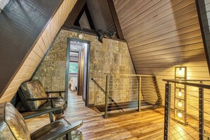 Interior - Gatlinburg Ski Mountain Chalet - Fireplace, Hot Tub, W/D, 3 Floors, Pets Free (Gatlinburg)