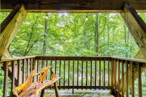 Property grounds - Gatlinburg Ski Mountain Chalet - Fireplace, Hot Tub, W/D, 3 Floors, Pets Free (Gatlinburg)
