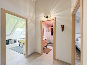 2 habitaciones, tabla de planchar con plancha y wifi gratis 
