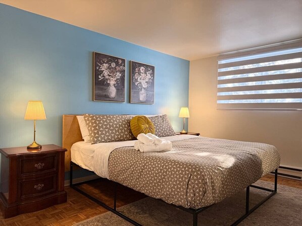 Desk, iron/ironing board, WiFi, bed sheets