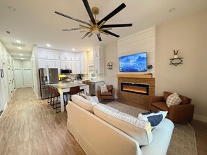 Living area - Spartanburg Convenience (Spartanburg)