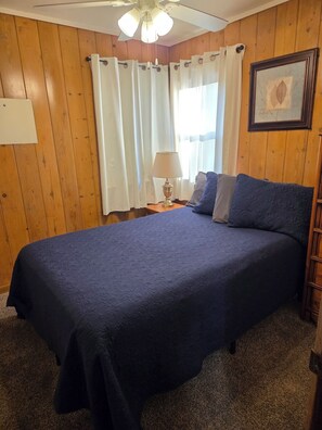 3 bedrooms, WiFi, bed sheets - Open Lakeview Cottage #5 at Teal Point Resort on Lake Norfork (Mountain Home)