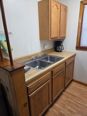 Fridge, microwave, oven, stovetop - Open Lakeview Cottage #5 at Teal Point Resort on Lake Norfork (Mountain Home)