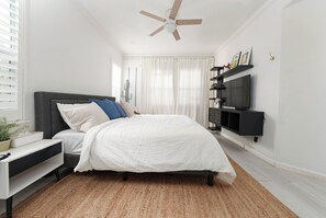 2 bedrooms, in-room safe, iron/ironing board, free WiFi - Midnight Modern 2BR | 5m to SAP & 1GB Fiber (San Jose)