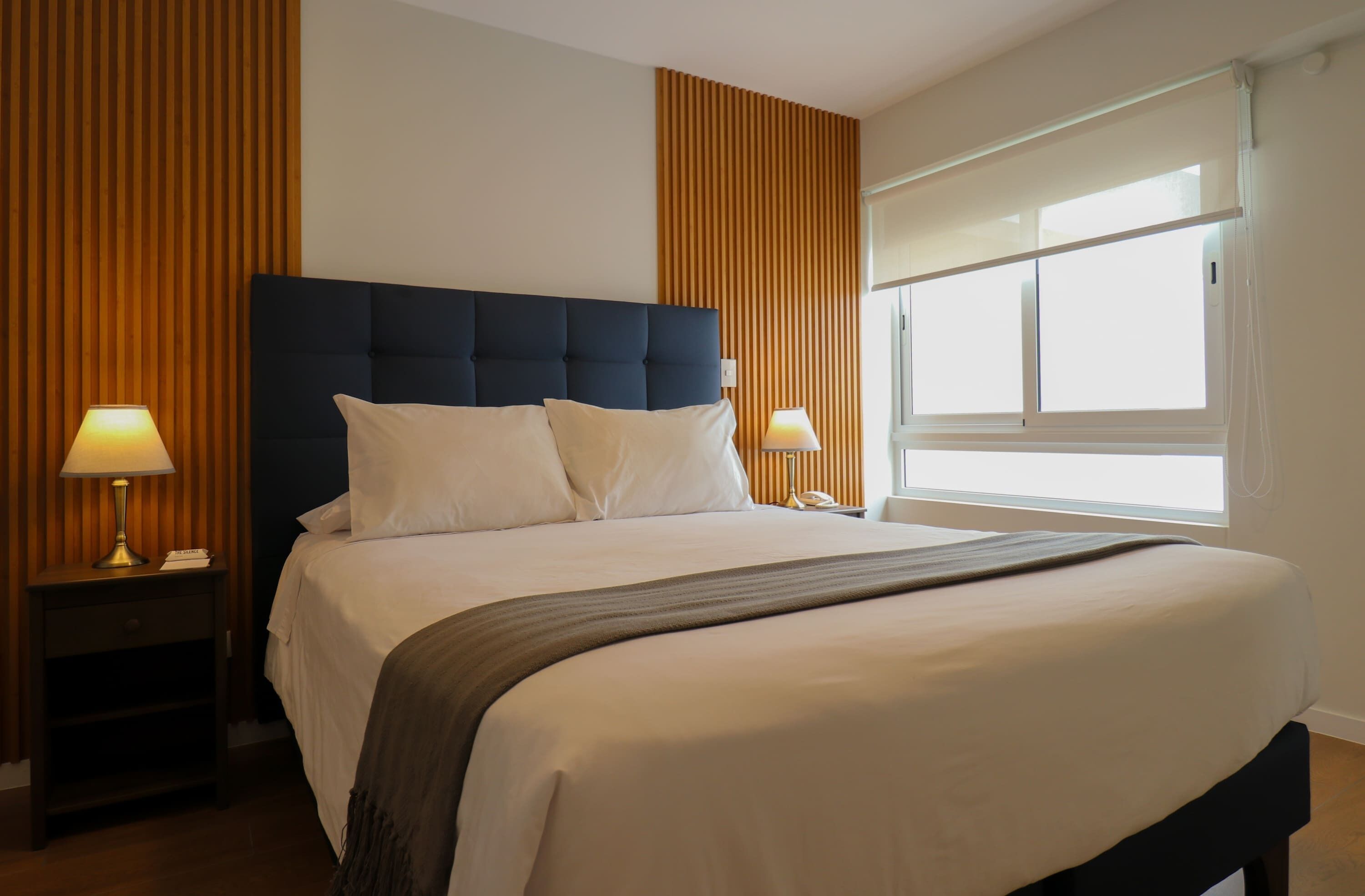 2 soverom, skrivebord, strykejern/-brett og wi-fi