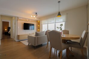 Dining - w* | In 2BR w/ Balcony Near Malecón in Miraflores (Miraflores)