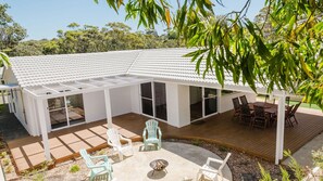 Outdoor dining - Ocean Haze - Mollymook Beach (Mollymook Beach)