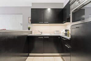 Fridge, oven, stovetop, electric kettle - Walter Vilain 0301 + G* (Sint Idesbald)