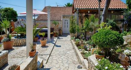 Golden Coast Apartments - A2 - OneBedroom Apartment with Terrace and SeaView