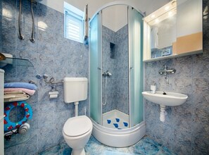 Dusche, Haartrockner, Handtücher