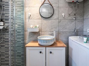 Shower, hair dryer, towels - Lux Holiday Home Maribu - Three bedroom Villa (Mlini)