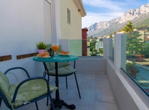Outdoor dining - Villa Goldfield - Superior OneBedroom with Balcony (Gradac)