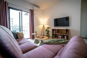 Smart TV, books - Golem Living (Golem)