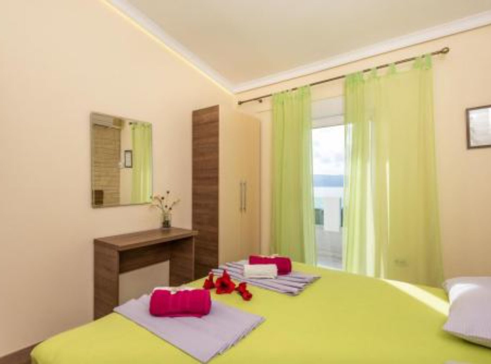 1 bedroom, internet, bed sheets