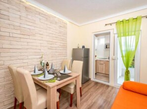 Dining - Villa Goldfield - Classic One Bedroom Apartment with Sea View and Balcony (Gradac)