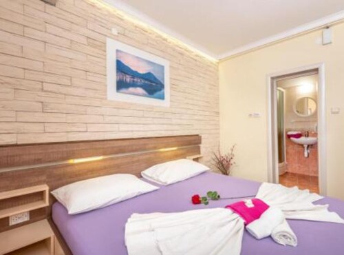 Villa Goldfield - Classic One Bedroom Apartment with Sea View and Balcony