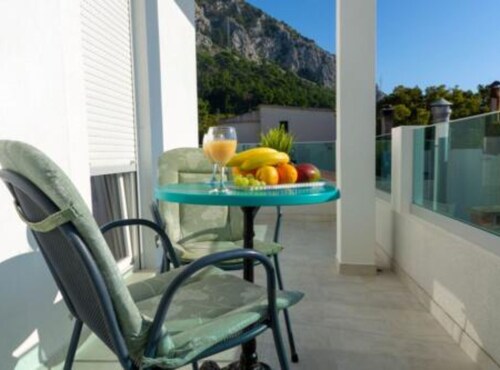 Villa Goldfield - Comfort One Bedroom Apartment with Sea View and Balcony