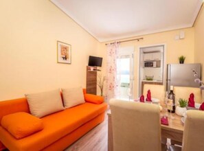 TV - Villa Goldfield - Superior One Bedroom Apartment with Sea View and Balcony (Gradac)