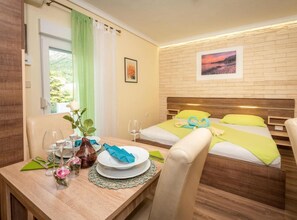 Internet, bed sheets - Villa Goldfield - Studio Apartment with Sea View and Balcony (Gradac)