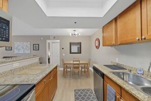 Fridge, microwave, oven, dishwasher - Spacious 2-bd condo in Las Vegas with strip view (Las Vegas)