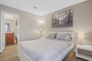 2 bedrooms, iron/ironing board, free WiFi, bed sheets - Spacious 2-bd condo in Las Vegas with strip view (Las Vegas)