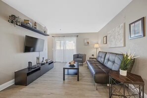 Smart TV - Spacious 2-bd condo in Las Vegas with strip view (Las Vegas)