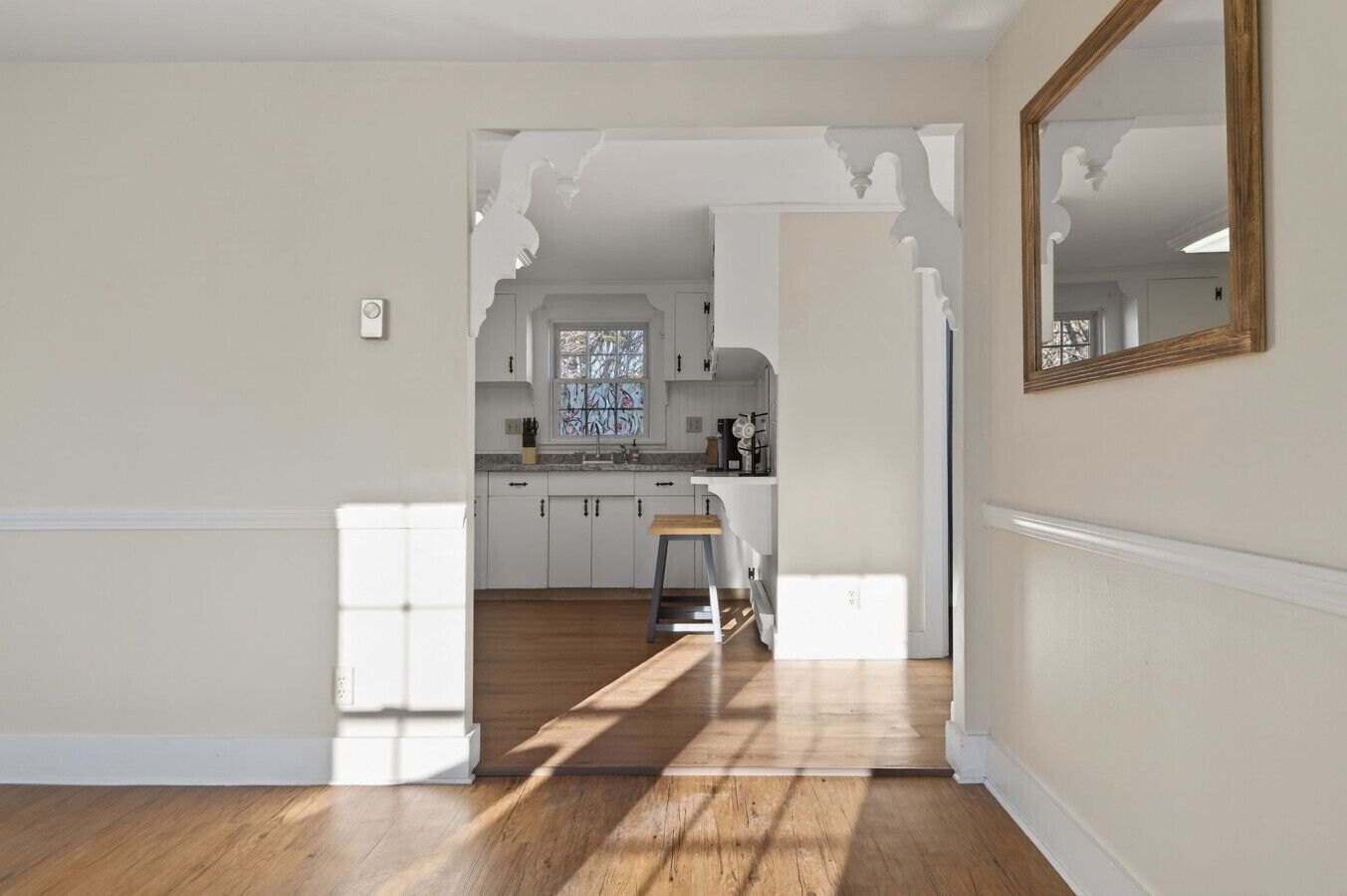 Four, plaque de cuisson, lave-vaisselle, cafetière/bouilloire