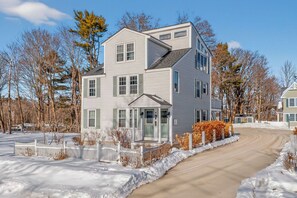 Exterior - Gorgeous Downtown Townhome - Walk to Beach (Old Orchard Beach)