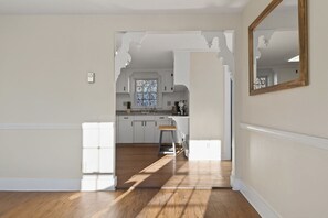 Oven, stovetop, dishwasher, coffee/tea maker - Gorgeous Downtown Townhome - Walk to Beach (Old Orchard Beach)